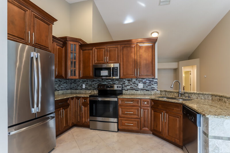 2,785/Mo, 9001 Sheldon Chase Drive Tampa, FL 33635 Kitchen View