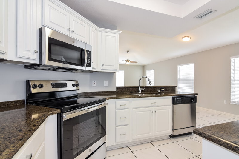 2,340/Mo, 24146 Cross Lane Land O Lakes, FL 34639 Kitchen View 2