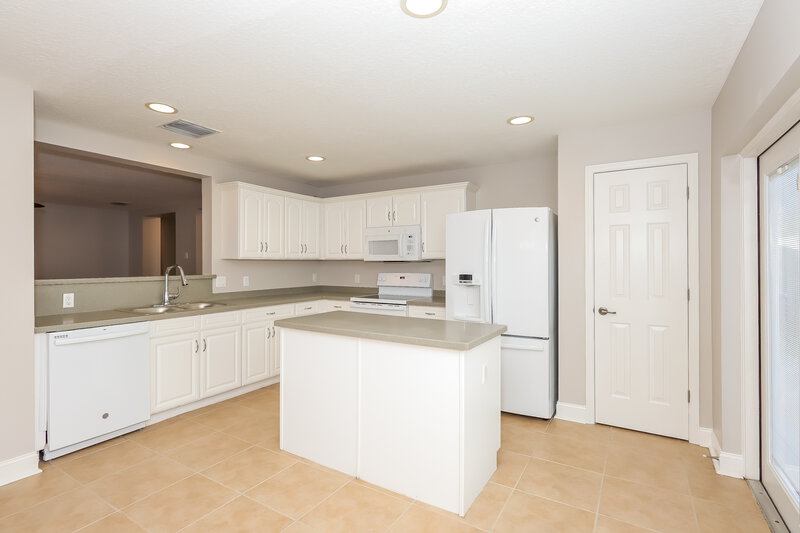 2,035/Mo, 13514 Blue Sunfish Court Riverview, FL 33569 photokitchen View