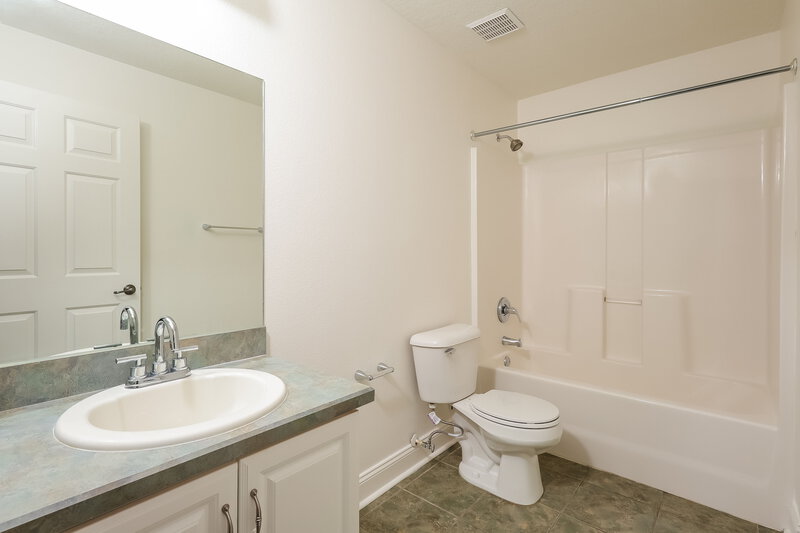2,035/Mo, 13514 Blue Sunfish Court Riverview, FL 33569 photobathroom View