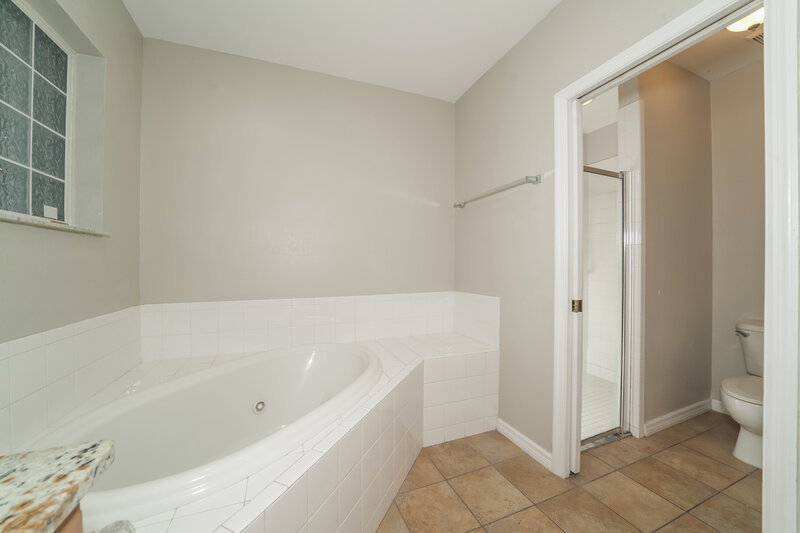 2,005/Mo, 6557 Shepherd Oaks Road Lakeland, FL 33811 Main Bathroom View 2