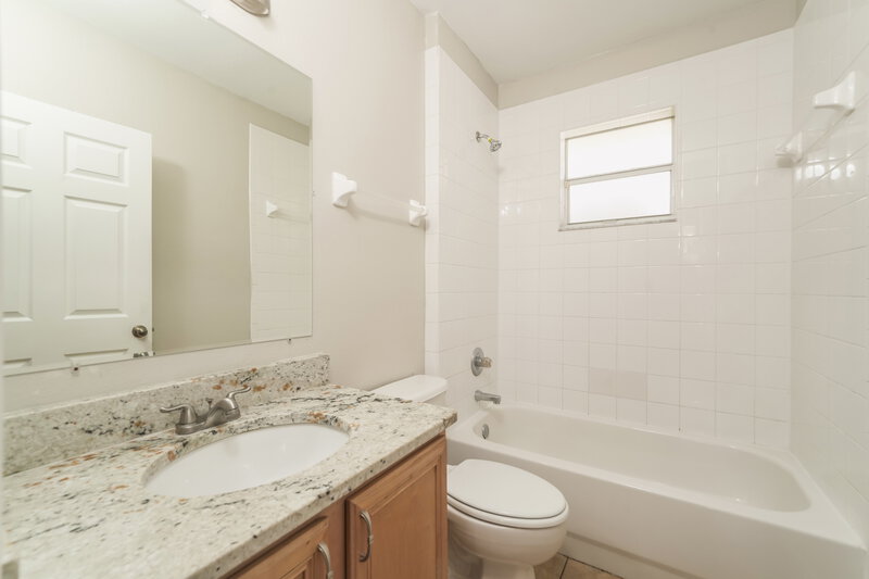 2,005/Mo, 6557 Shepherd Oaks Road Lakeland, FL 33811 Bathroom View