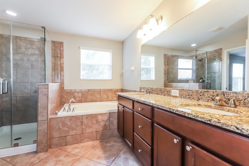 2,355/Mo, 10525 Summer Azure Dr. Riverview, FL 33578 Main Bathroom View