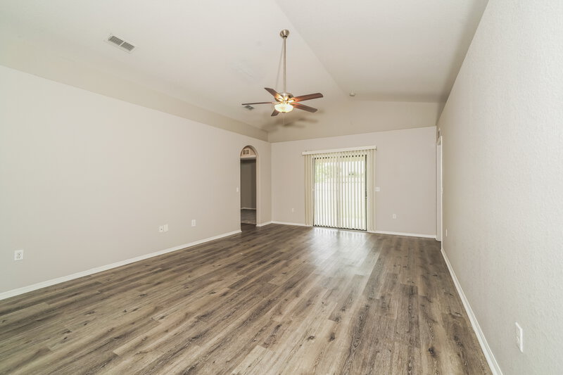 2,050/Mo, 8179 Woodvine Cir Lakeland, FL 33810 Living Room View