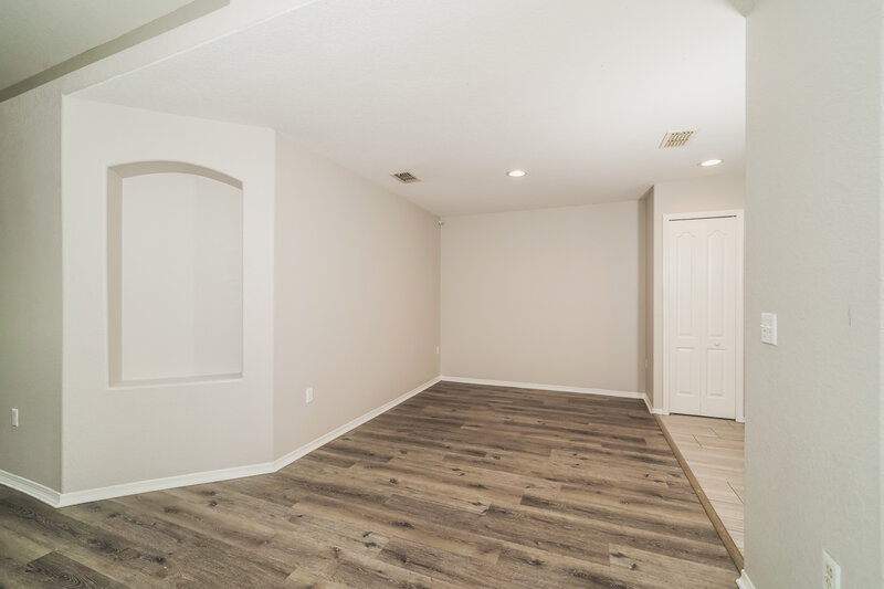 2,050/Mo, 8179 Woodvine Cir Lakeland, FL 33810 Dining Room View 2
