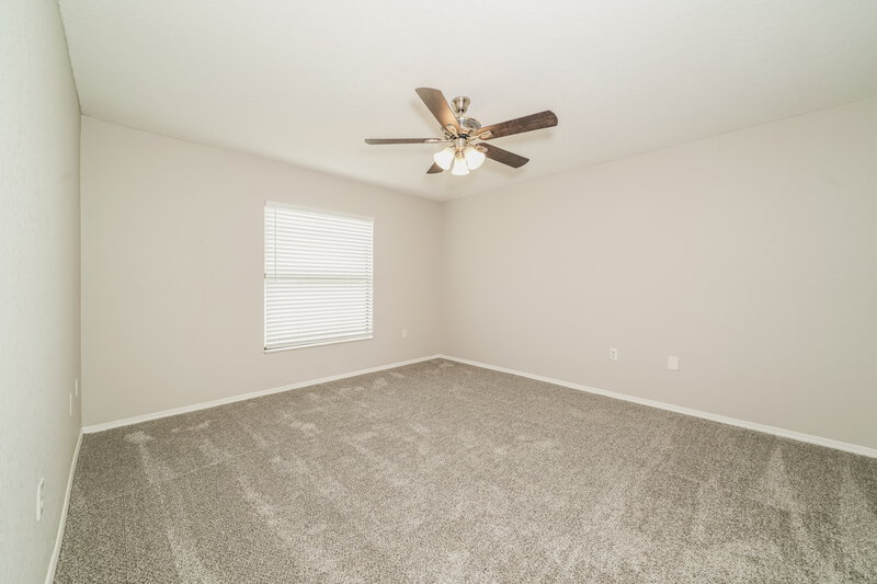 2,050/Mo, 8179 Woodvine Cir Lakeland, FL 33810 Main Bedroom View