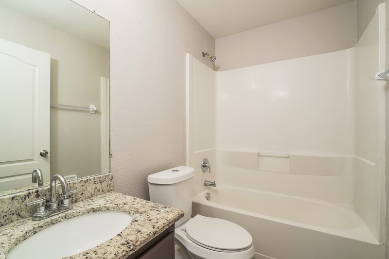 2,050/Mo, 8179 Woodvine Cir Lakeland, FL 33810 Bathroom View