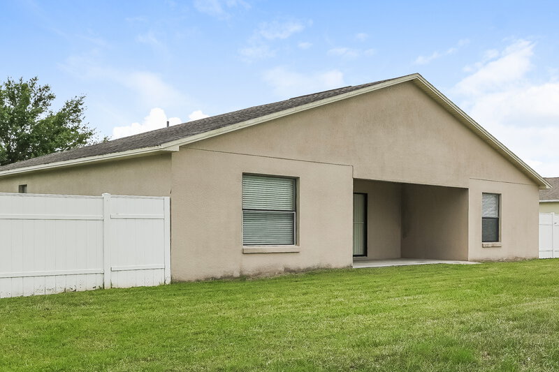 2,050/Mo, 8179 Woodvine Cir Lakeland, FL 33810 Rear View