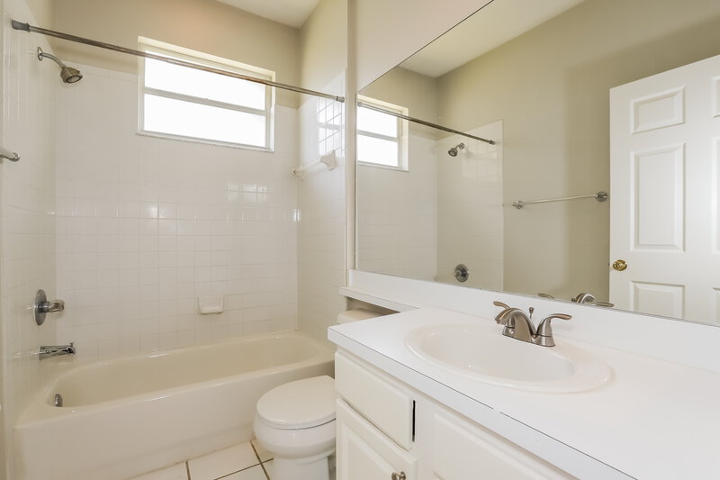 2,615/Mo, 5430 Twin Creeks Drive Valrico, FL 33596 Bathroom View