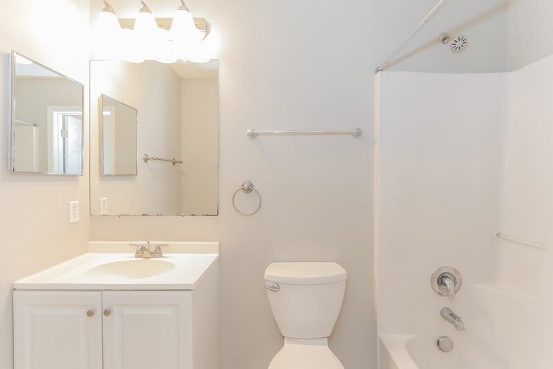 2,320/Mo, 30314 Pongo Way Wesley Chapel, FL 33545 Main Bathroom View