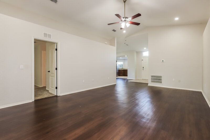 1,950/Mo, 5760 Woodruff Way Lakeland, FL 33812 Living Room View 2