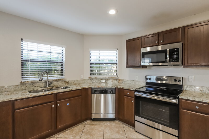 1,950/Mo, 5760 Woodruff Way Lakeland, FL 33812 Kitchen View 2