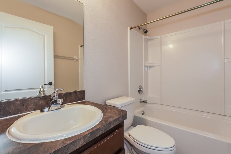 1,950/Mo, 5760 Woodruff Way Lakeland, FL 33812 Bathroom View