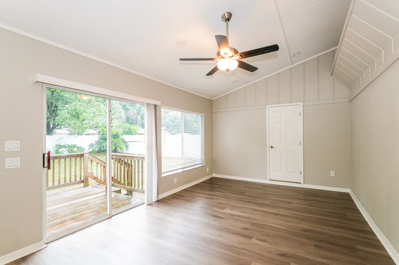 2,890/Mo, 8105 N Fremont Ave Tampa, FL 33604 Living Room View