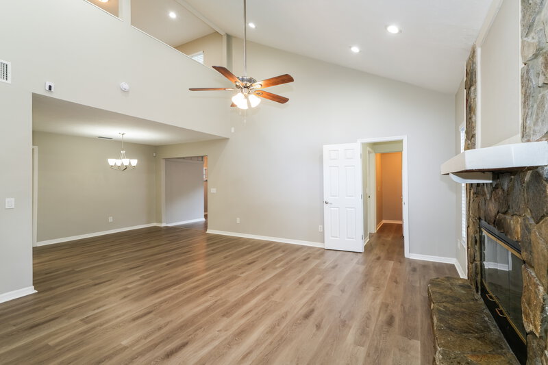 2,890/Mo, 8105 N Fremont Ave Tampa, FL 33604 Living Room View 2