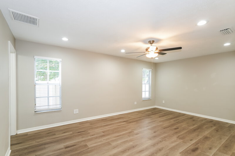 2,890/Mo, 8105 N Fremont Ave Tampa, FL 33604 Main Bedroom View