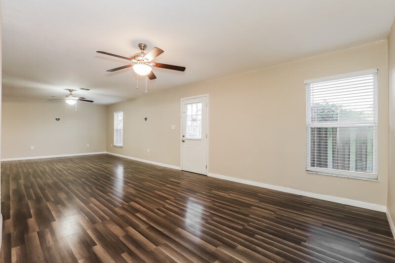 2,510/Mo, 1302 Foxboro Drive Brandon, FL 33511 Living Room View 2