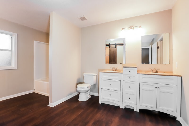 2,510/Mo, 1302 Foxboro Drive Brandon, FL 33511 Main Bathroom View
