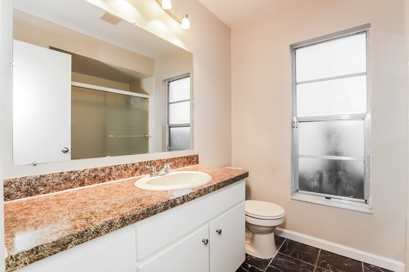 2,510/Mo, 1302 Foxboro Drive Brandon, FL 33511 Bathroom View