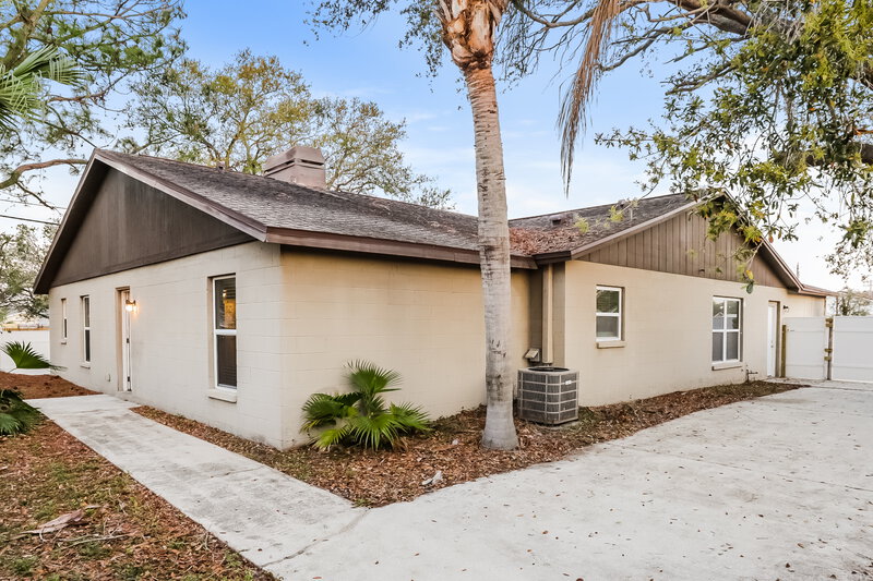 2,510/Mo, 1302 Foxboro Drive Brandon, FL 33511 Rear View