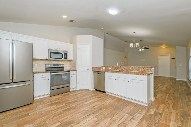 2,185/Mo, 13719 Gentle Woods Avenue Riverview, FL 33569 Kitchen View