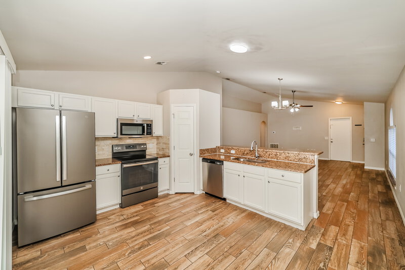 2,265/Mo, 13719 Gentle Woods Avenue Riverview, FL 33569 Kitchen View 2