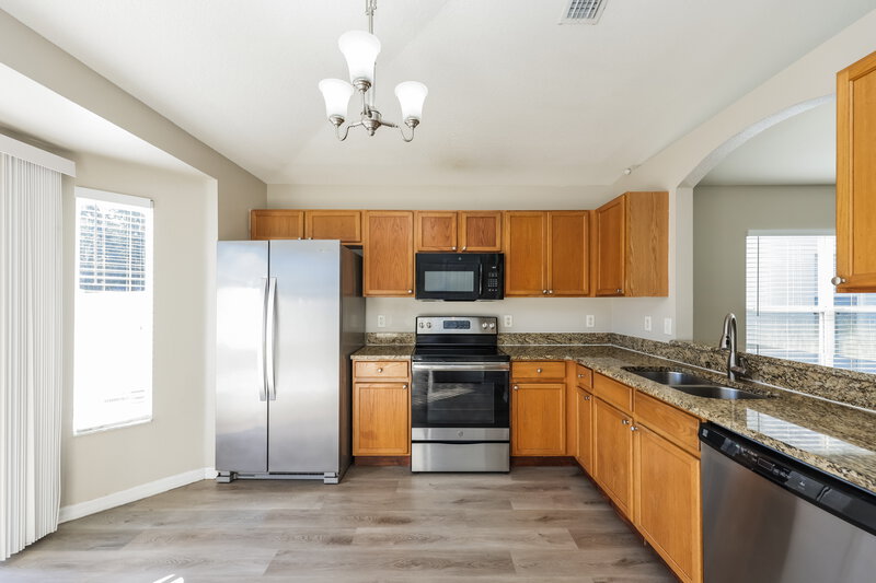 2,055/Mo, 8003 Canterbury Lake Blvd Tampa, FL 33619 Kitchen View