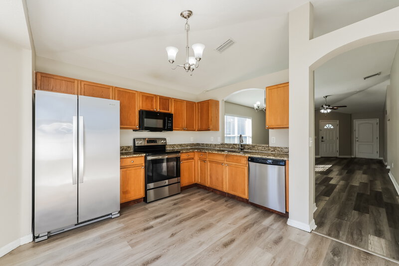 2,055/Mo, 8003 Canterbury Lake Blvd Tampa, FL 33619 Kitchen View 2