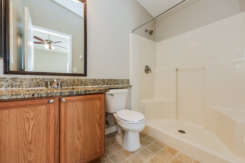 2,055/Mo, 8003 Canterbury Lake Blvd Tampa, FL 33619 Main Bathroom View