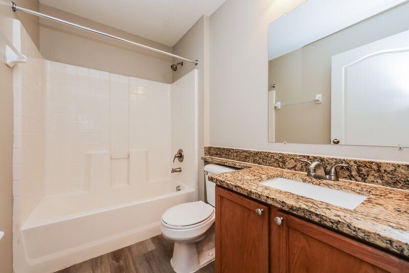 2,055/Mo, 8003 Canterbury Lake Blvd Tampa, FL 33619 Bathroom View
