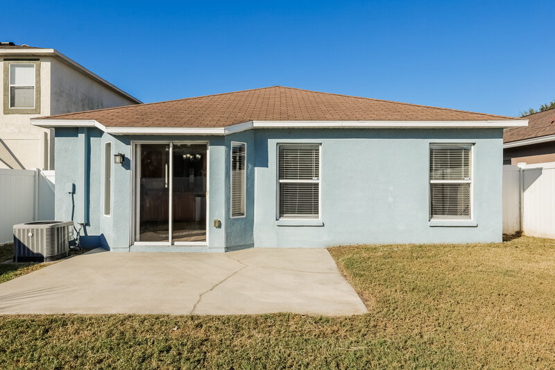 2,055/Mo, 8003 Canterbury Lake Blvd Tampa, FL 33619 Rear View