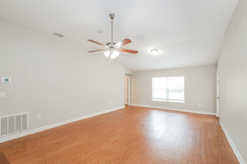 1,880/Mo, 12912 White Bluff Rd Hudson, FL 34669 Living Room View 2