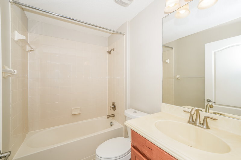 1,880/Mo, 12912 White Bluff Rd Hudson, FL 34669 Bathroom View