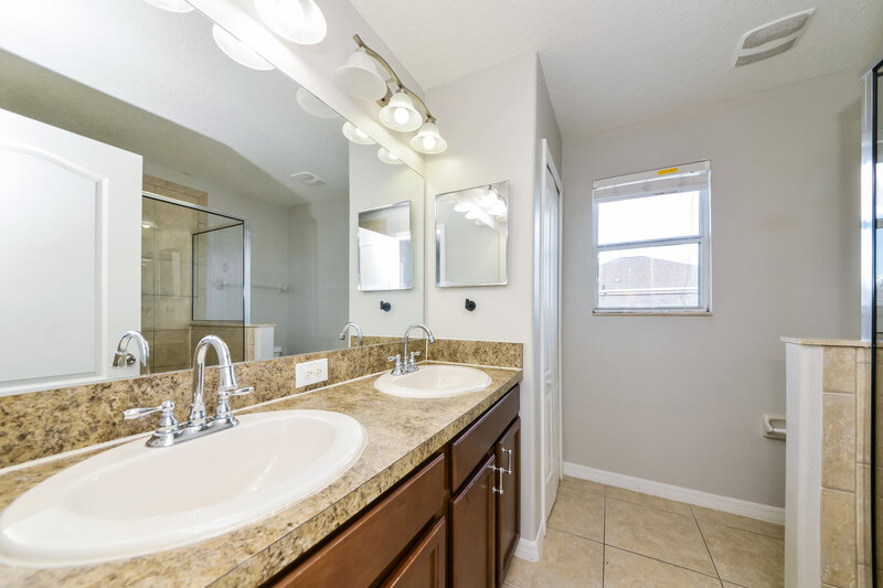 2,080/Mo, 1048 Seminole Sky Drive Ruskin, FL 33570 Main Bathroom View