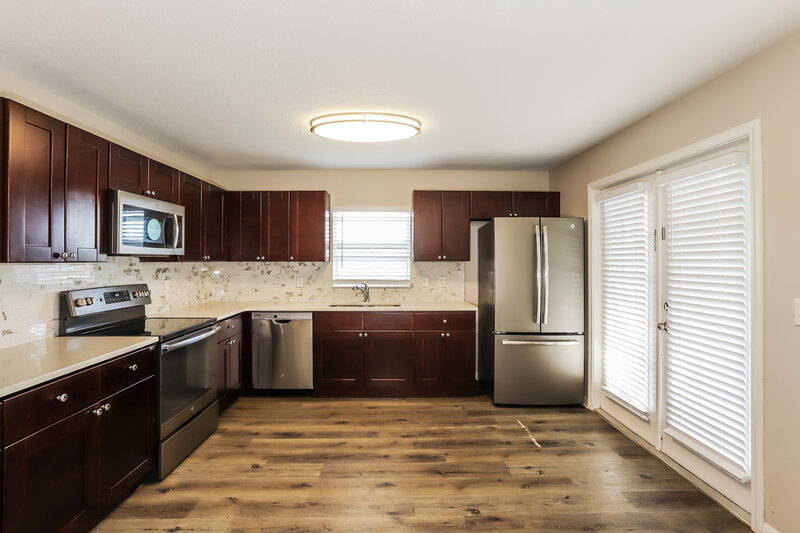 1,985/Mo, 2304 Pleasure Run Drive Ruskin, FL 33570 Kitchen View