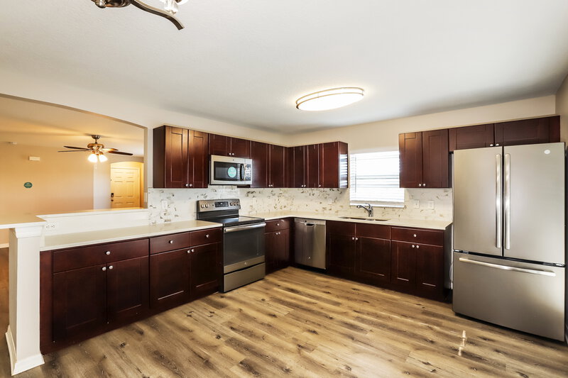 1,985/Mo, 2304 Pleasure Run Drive Ruskin, FL 33570 Kitchen View 2