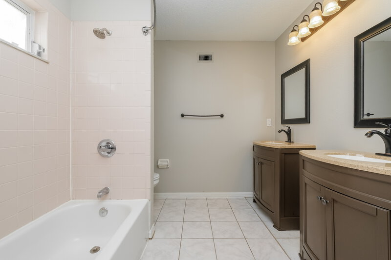 1,995/Mo, 12541 Shadow Ridge Boulevard Hudson, FL 34669 Main Bathroom View 2