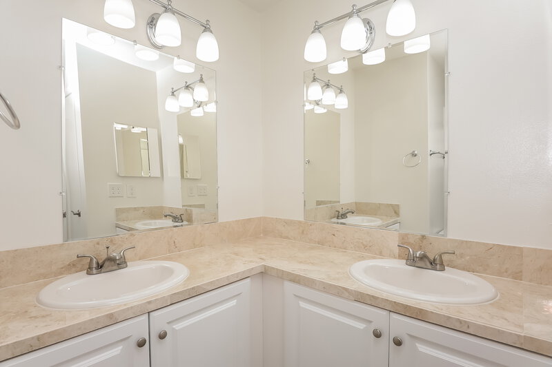 2,400/Mo, 12206 Netherfield Court Riverview, FL 33569 Master Bathroom View