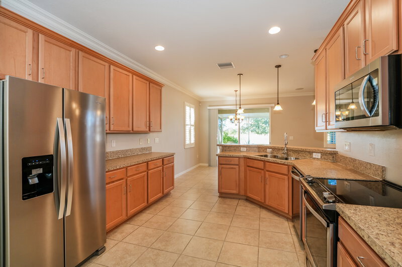 2,100/Mo, 1114 Beech Grove Place Ruskin, FL 33570 Kitchen View