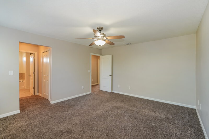 2,100/Mo, 1114 Beech Grove Place Ruskin, FL 33570 Main Bedroom View 2