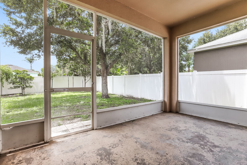 2,205/Mo, 36210 Laguna Hills Circle Zephyrhills, FL 33541 Sun Room View