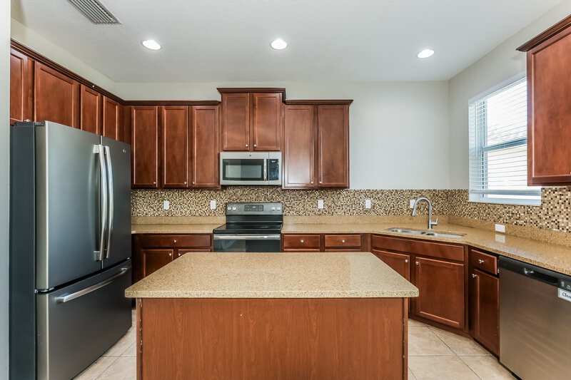 2,465/Mo, 720 Parker Den Drive Ruskin, FL 33570 Kitchen View