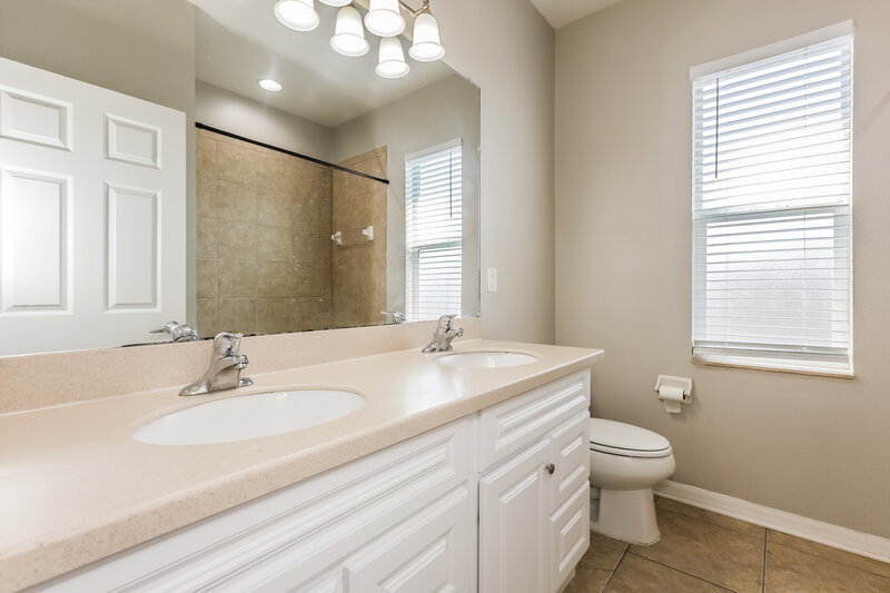 2,465/Mo, 720 Parker Den Drive Ruskin, FL 33570 Bathroom View