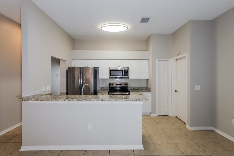 1,880/Mo, 7622 Weehawken Dr Zephyrhills, FL 33540 Kitchen View