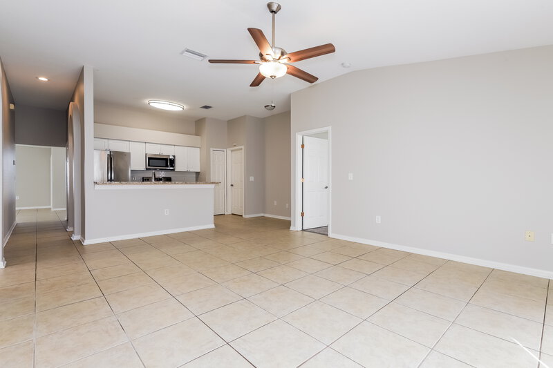 1,880/Mo, 7622 Weehawken Dr Zephyrhills, FL 33540 Family Room View