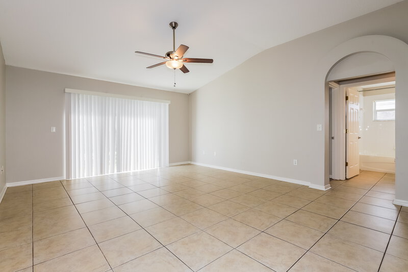 1,880/Mo, 7622 Weehawken Dr Zephyrhills, FL 33540 Family Room View 2
