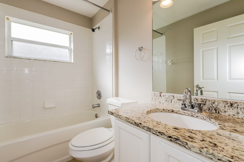 1,880/Mo, 7622 Weehawken Dr Zephyrhills, FL 33540 Bathroom View
