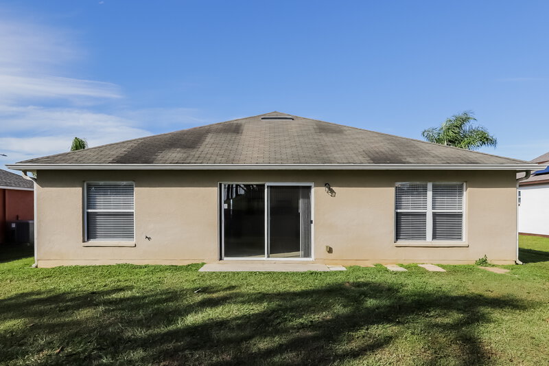 1,880/Mo, 7622 Weehawken Dr Zephyrhills, FL 33540 Rear View