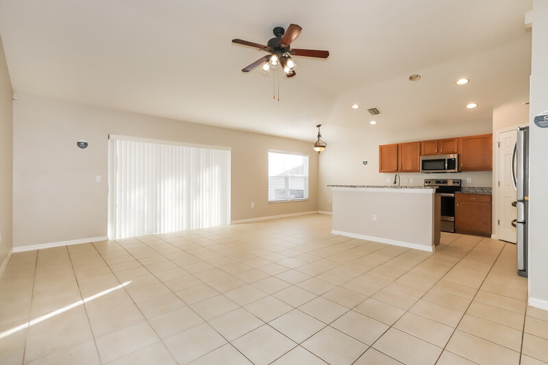 2,130/Mo, 9421 Cypress Harbor Drive Gibsonton, FL 33534 Living Room View