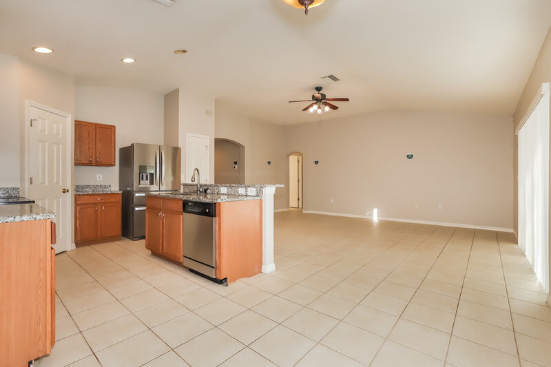2,130/Mo, 9421 Cypress Harbor Drive Gibsonton, FL 33534 Dining Room View